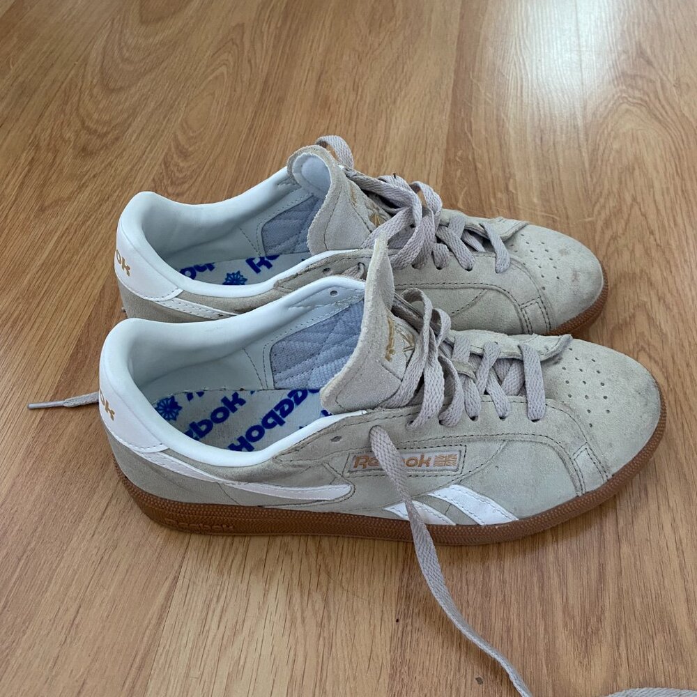 Reeboks tennis shoes